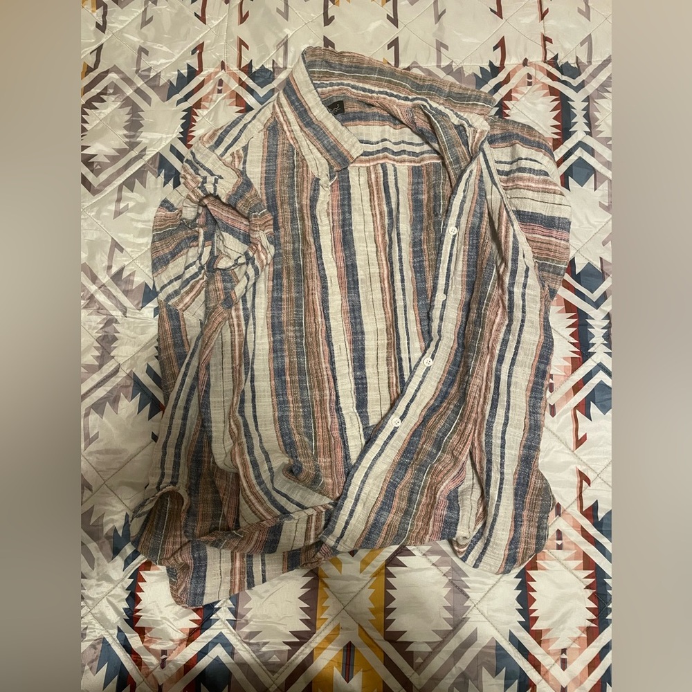 Women’s Button up shirt